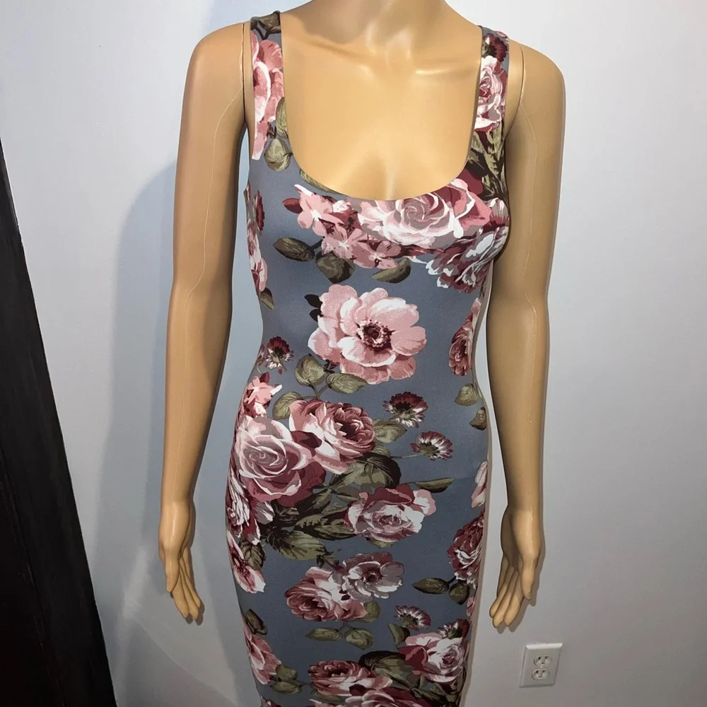 JOE & ELLE Floral body con dress size Xsmall - Picture 2 of 4